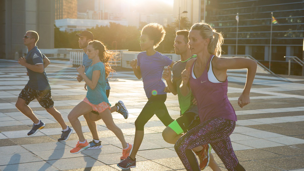 People running their 1km in Hyrox