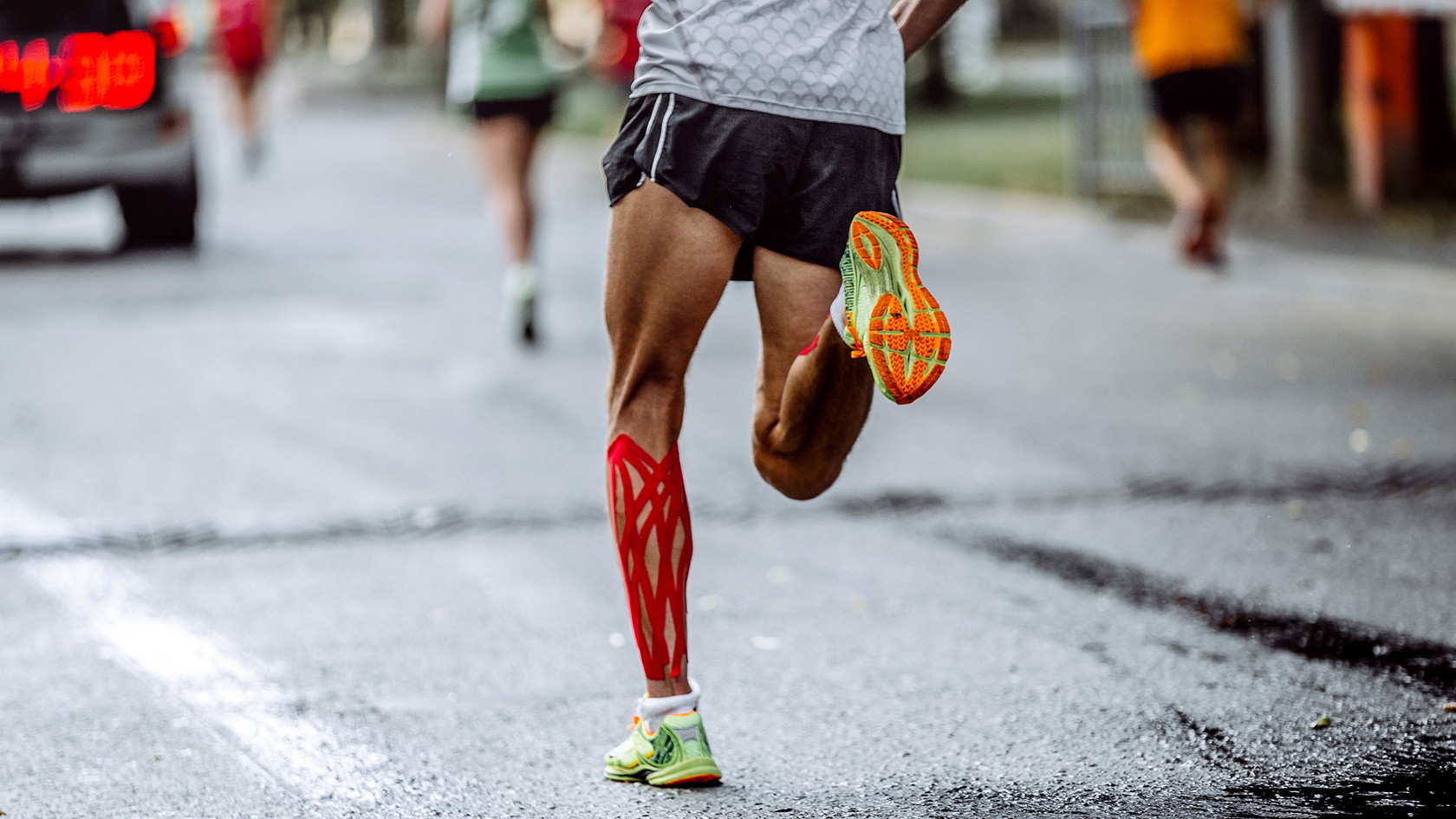 runner wearing k-tape